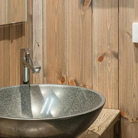 4 Bedroom Lovely In *